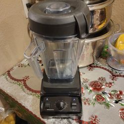 Vitamix Corp Creations Elite (Comes with 2 cups)