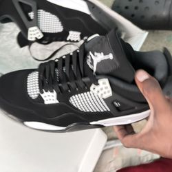 JORDAN 4