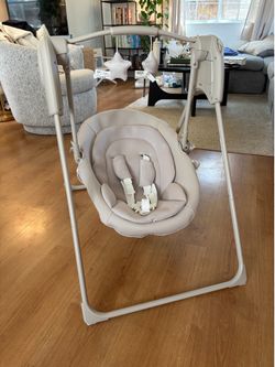 Graco Slim Spaces Compact Baby Swing