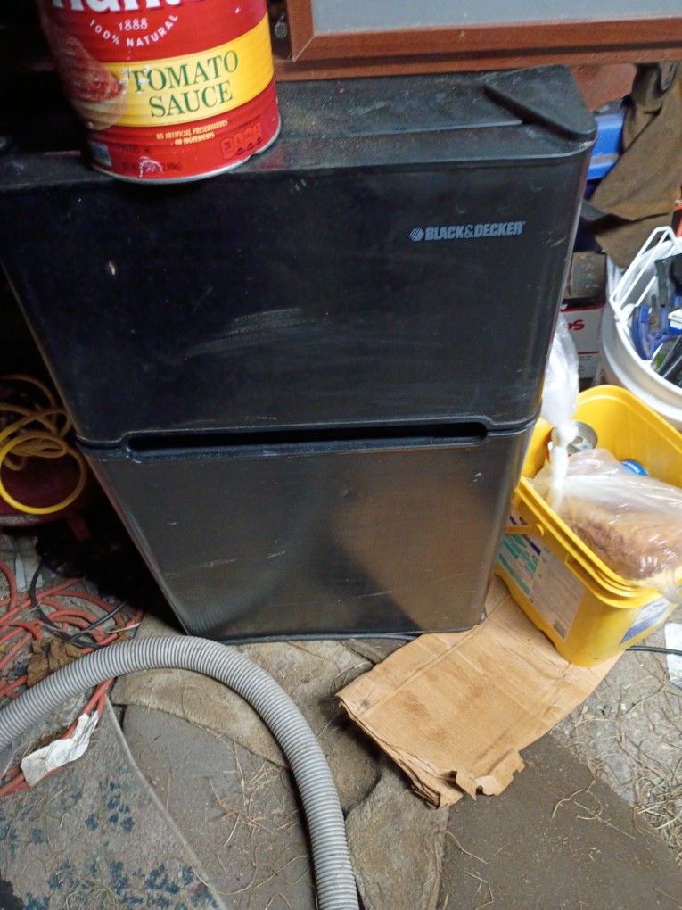 Black And Decker Mini Fridge