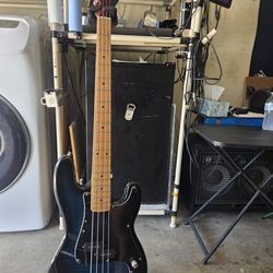 Guitar Bass Aria pro  ii
