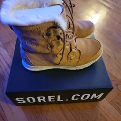 SOREL EXPLORER JOAN BOOTS (Excellent Condition)