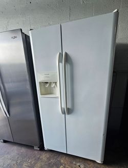 FRIGIDAIRE REFRIGERATOR.  36"