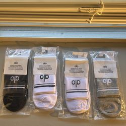 Alo Socks 4 pack
