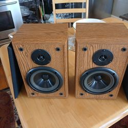 Infinity Bookshelf Speakers 