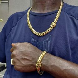 New 18& Yellow Gold Cuban Link Chain And Bracelet Set 