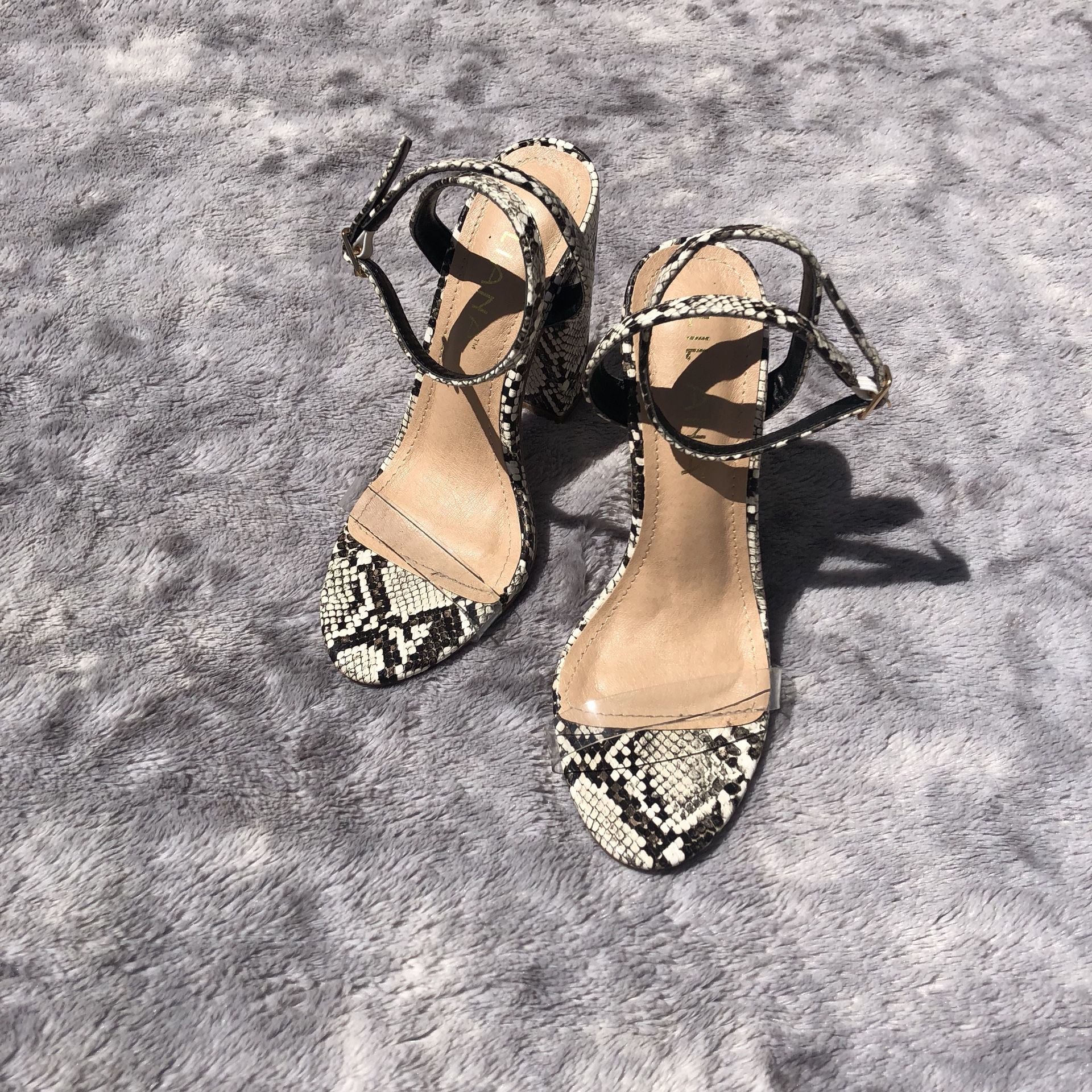 Fashion nova heels size 5.5