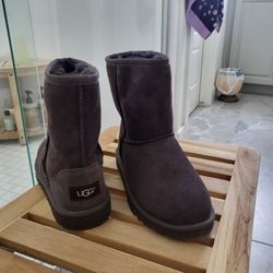 Women's Uggs Size 5, No Box 