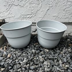 2 Pack Of Round plastic indoor plant pot