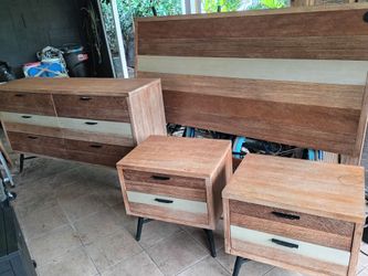 KING SIZE BEDROOM SET IN GOOD CONDITION $170