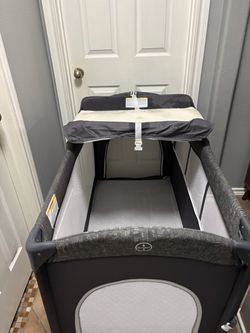 Baby Portable Play Yard with Changing Table