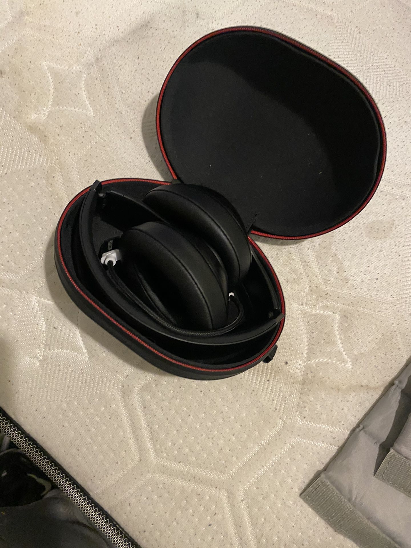 Beats wireless studio 3s real authentic you can hear them first to see
