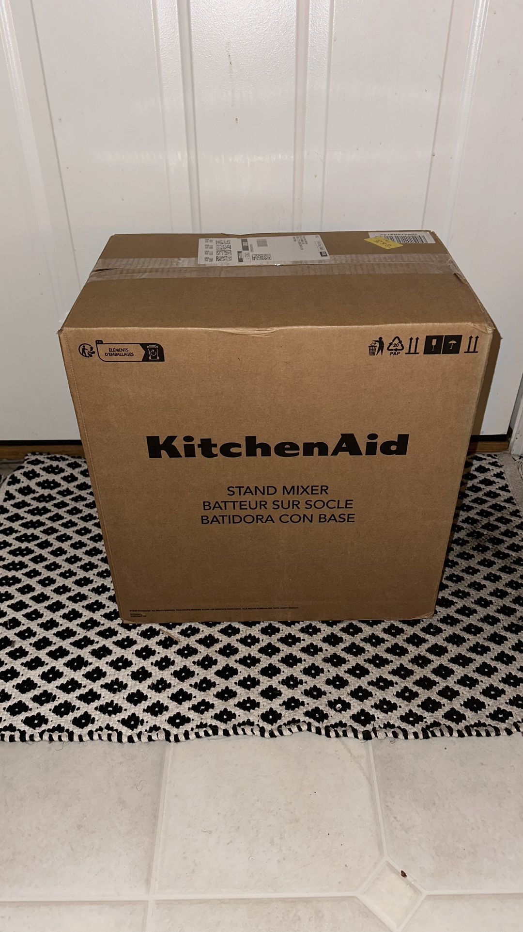 KitchenAid Classic Series 4.5 Quart Tilt- Head Stand Mixer - K45SS for Sale  in Harrison, NJ - OfferUp