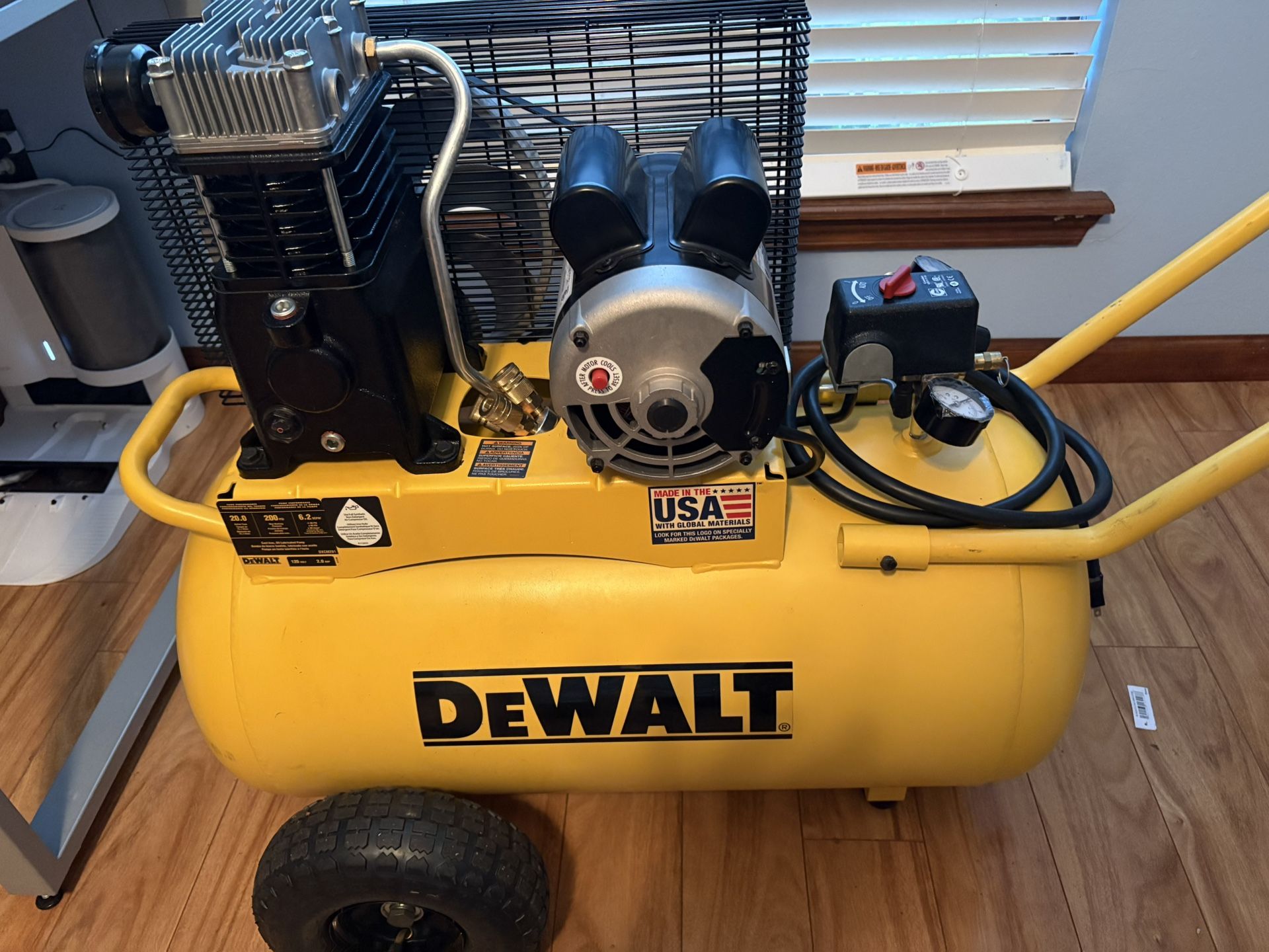 Dewalt 20 Gal 200 PSI Air Compressor