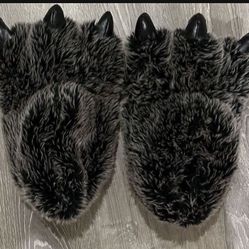 Slippers Size med 7/8 ($5 Each Pair)