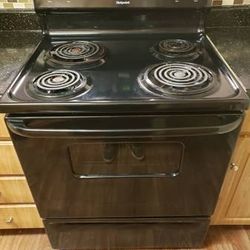 Stove , Microwave And Dishwasher 