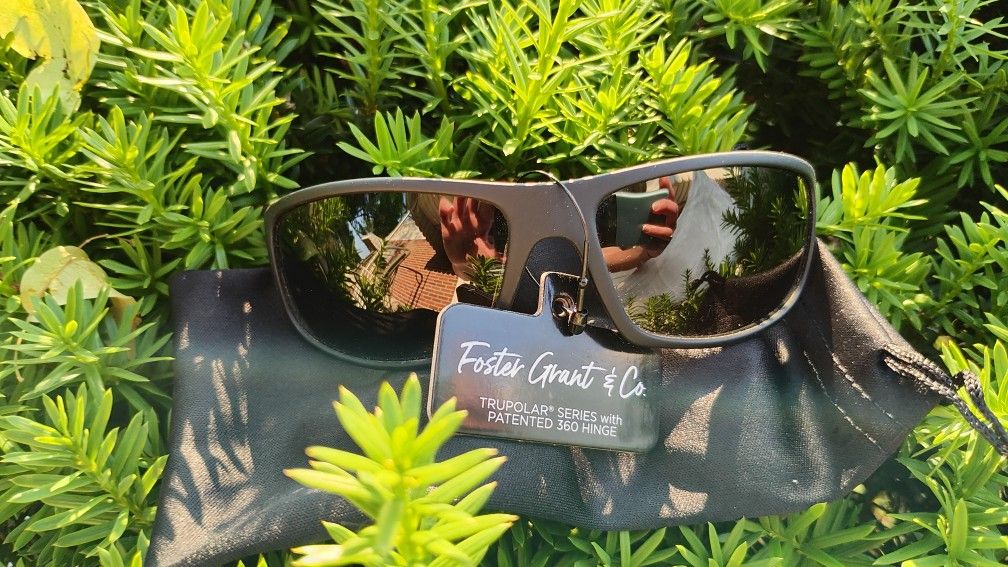 Foster Grant Sunglasses With Pouch