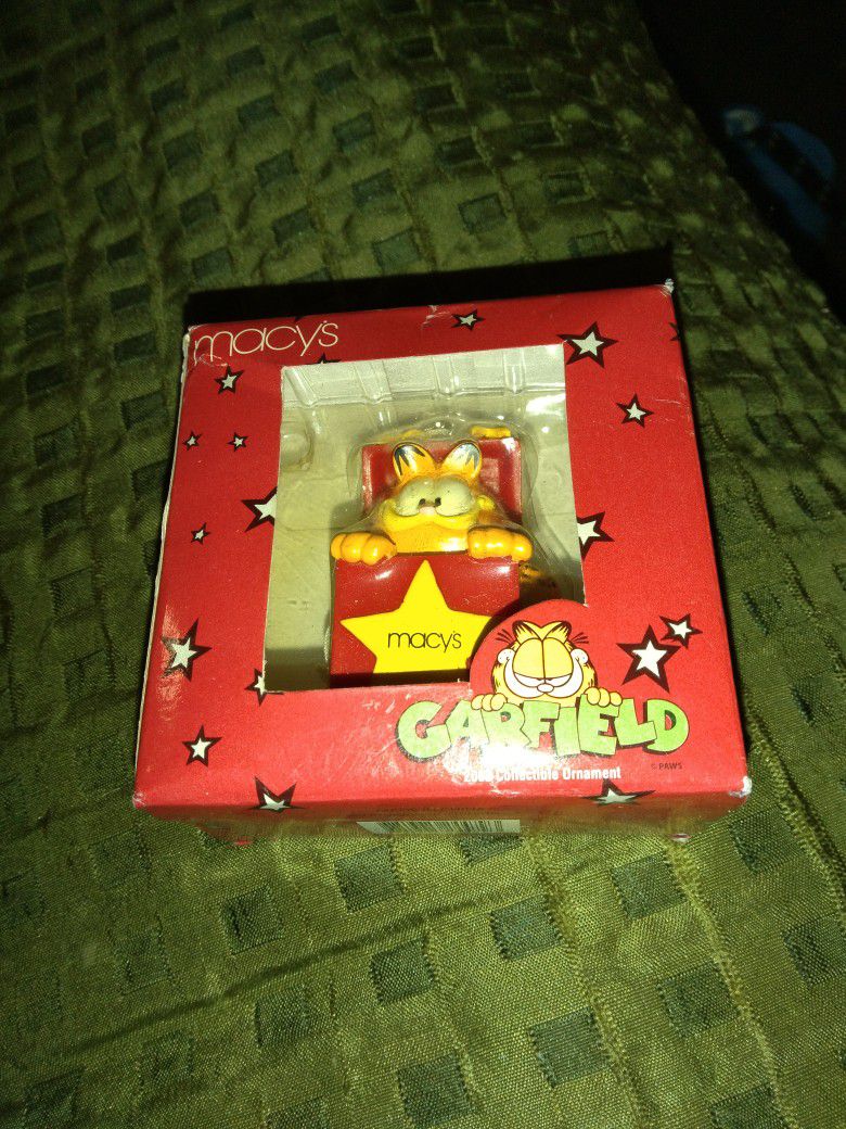 Vintage Macy's 2003 Collectible Ornament Garfield Christmas NEW
