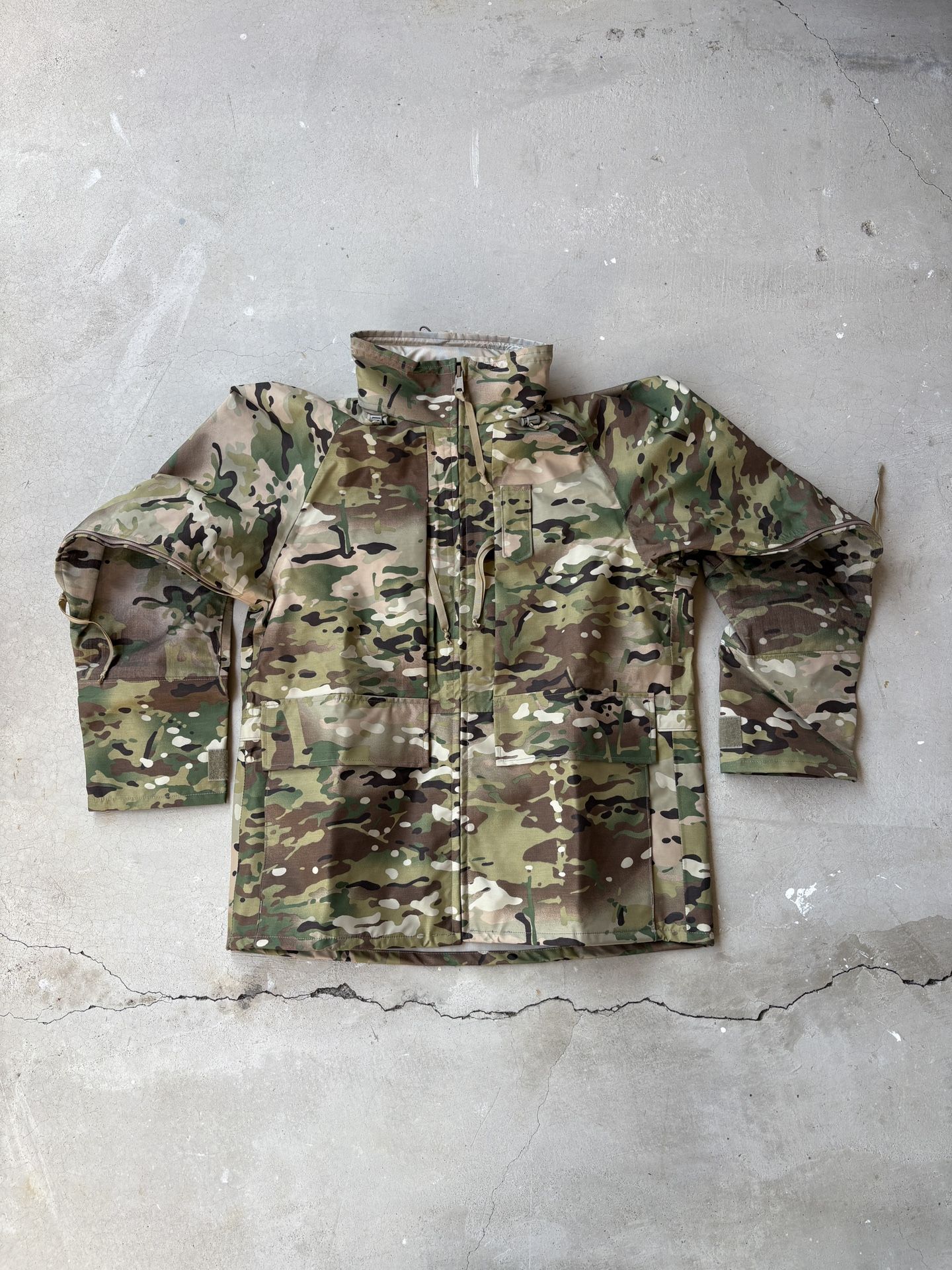 US Military APECS/ECWCS LEVEL VI Parka, Multicam, Size Small-Regular