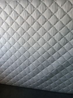 Queen Size Serta Mattress,8 months old.