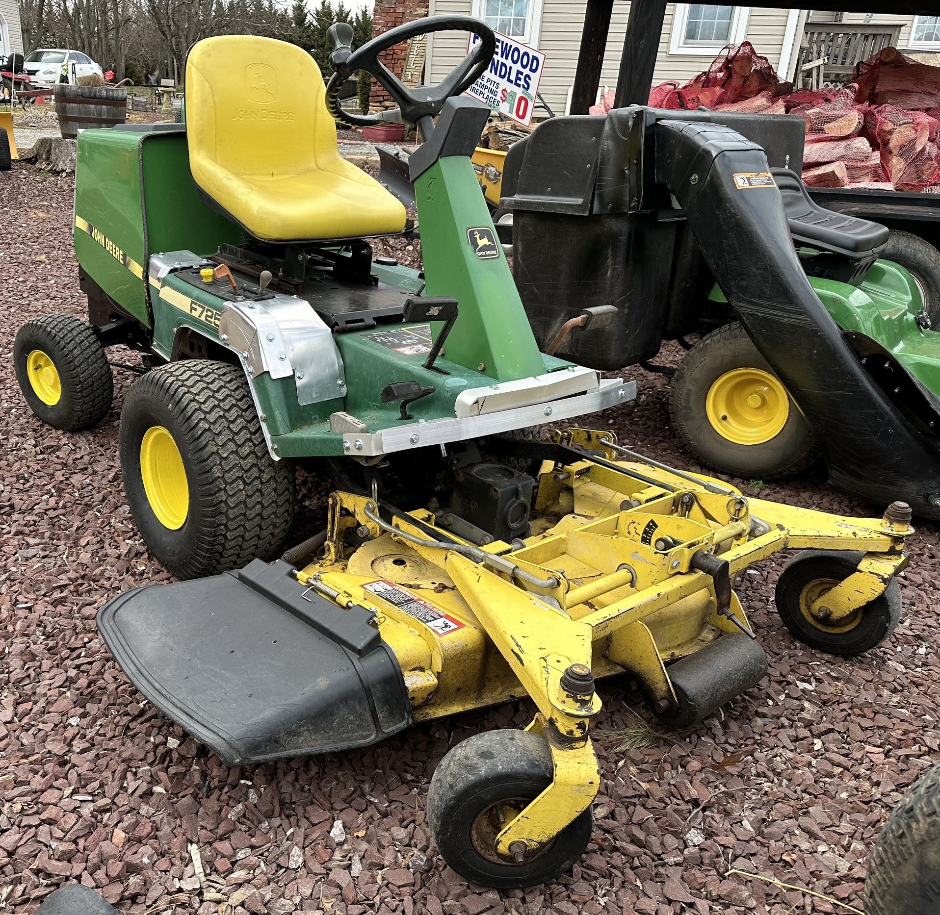 John Deere F725 Front Mount Mower