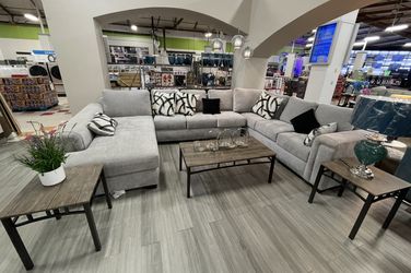 Large Modern Sectional Sofa – Like New, Neutral Color
