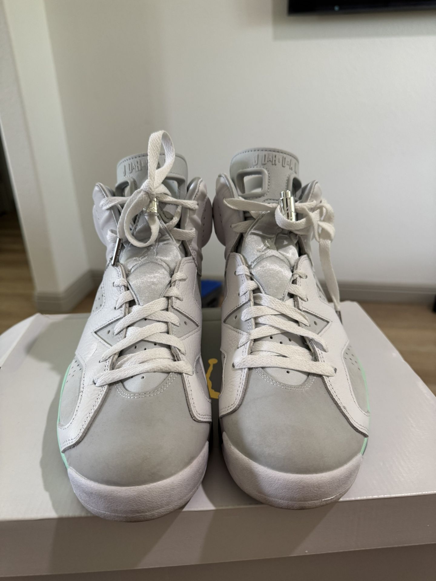 WMNS Air Jordan 6 Retro