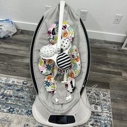 4MOMS MamaRoo Multi-Motion Baby Swing