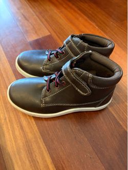 Deer Stags kids high top shoes size 13.5