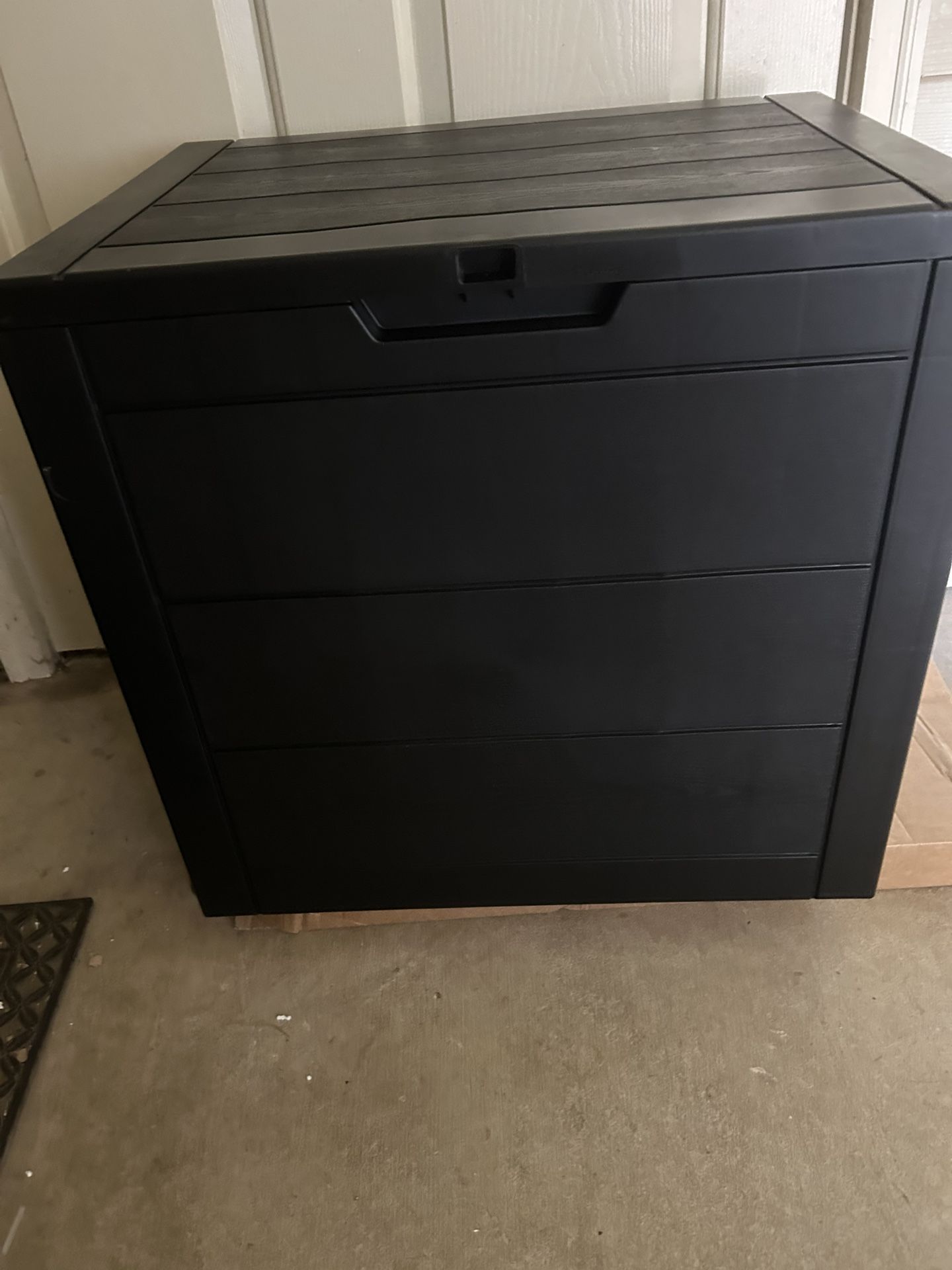 35 Gallon Outdoor Storage Box