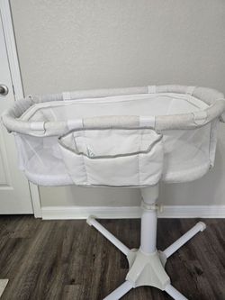 HALO BassiNest Swivel Sleeper