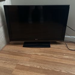 LG Tv with base (32 inch)