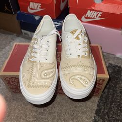 Vans Bandana Paisley 8M/9.5W $40 OBO