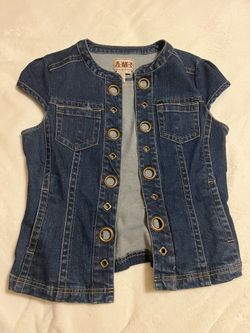 Women’s sleeveless Jean jacket size M