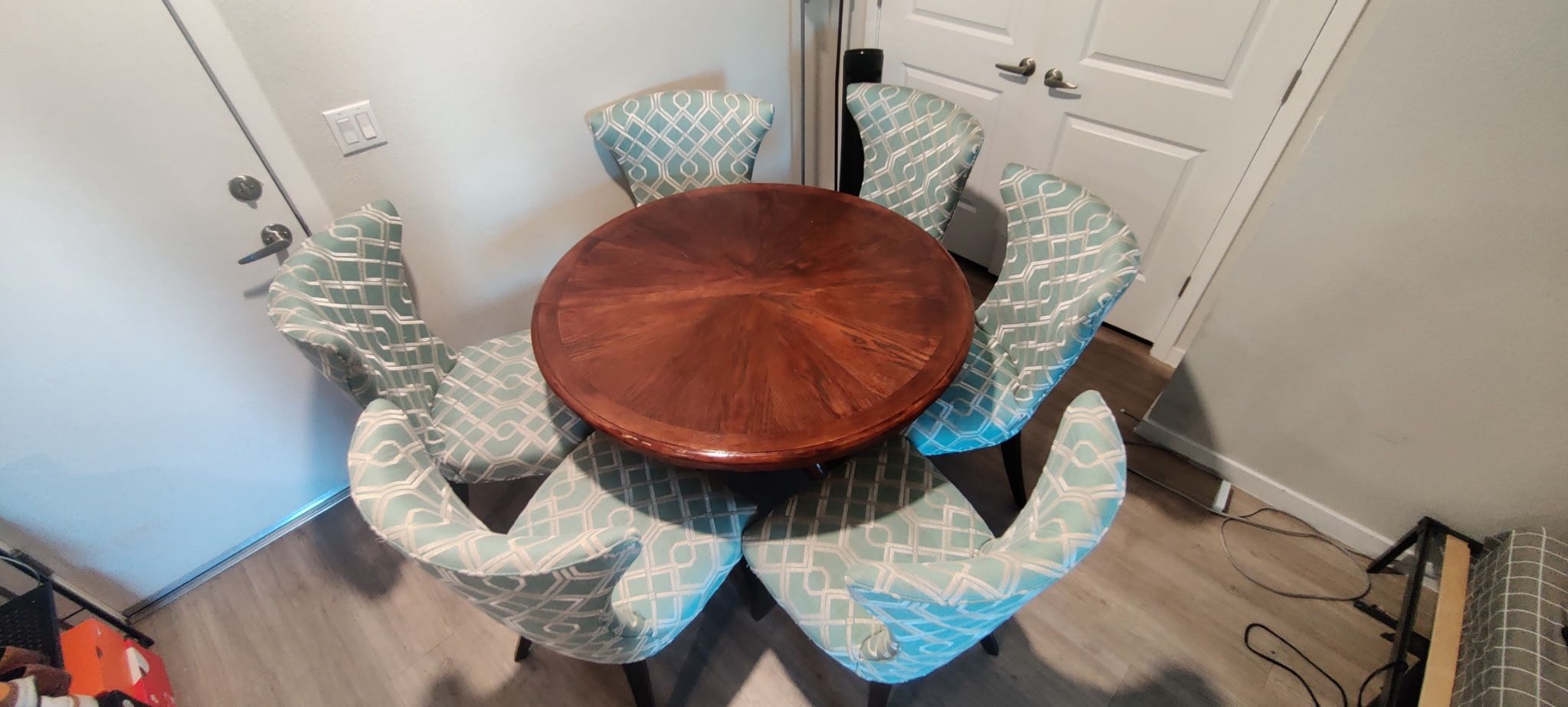 Round Dining table