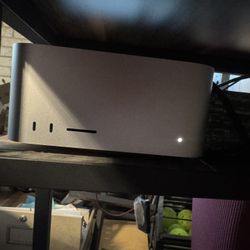 Mac Studio - M3 Ultra - 256gb Unified Memory - 2tb SSD