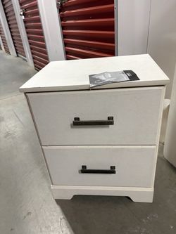 Dresser set with a mirror