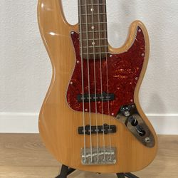 Fender Jazz Bass Guitar 5 String Deluxe W/ Case