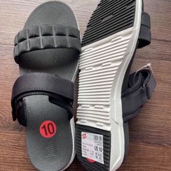 New Woman’s Sandals , 10us