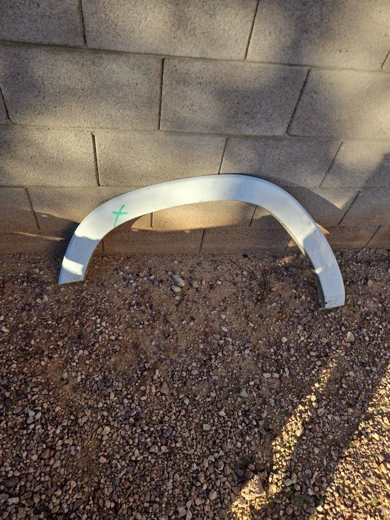 RAM 1500 OEM LEFT SIDE FLARE