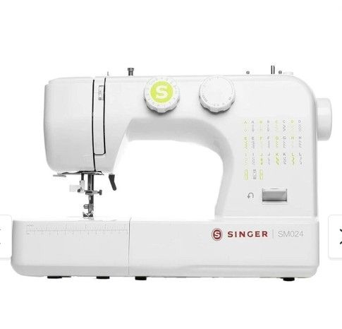 Singer SM024 Sewing Machine – Like New!