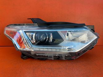 2018 - 2021 Chevrolet Traverse Right Passenger Side Xenon Headlight OEM 84887858