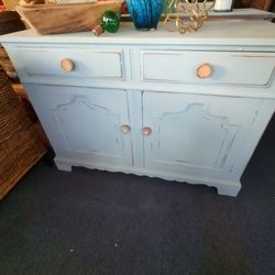 CUTE BUFFET OR TV STAND AT PICKY PINCHERS 3643 5TH AVE N ST PETE OPEN WEDNESDAY THRU SATURDAY NOON TO 6 PM FREE DELIVERY