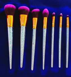 new. high quality makeup brushes set from LA makeup 7 pcs crystal glittery handles.