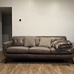 Living Spaces Sofa / Couch 