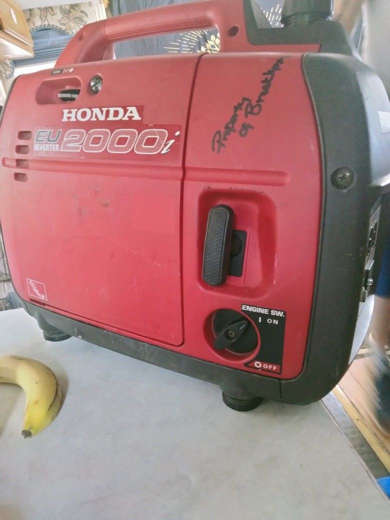 Honda EU2000i Generator