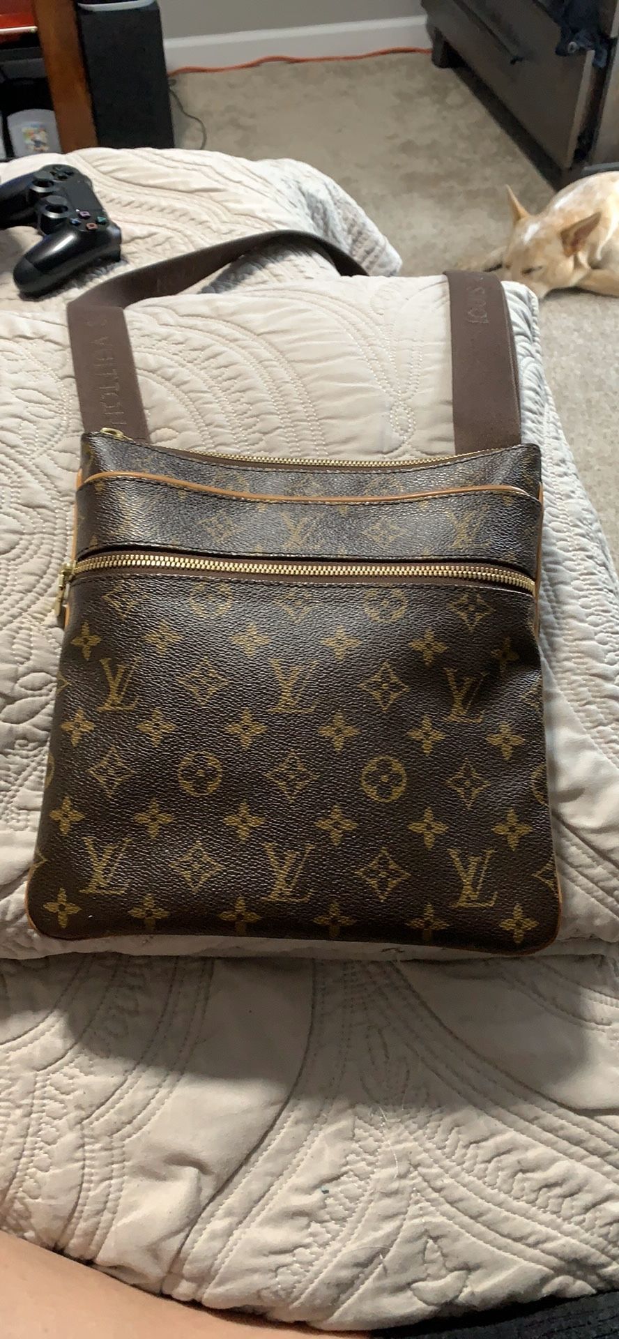 AUTHENTIC LOUIS VUITTON Crossbody Bag