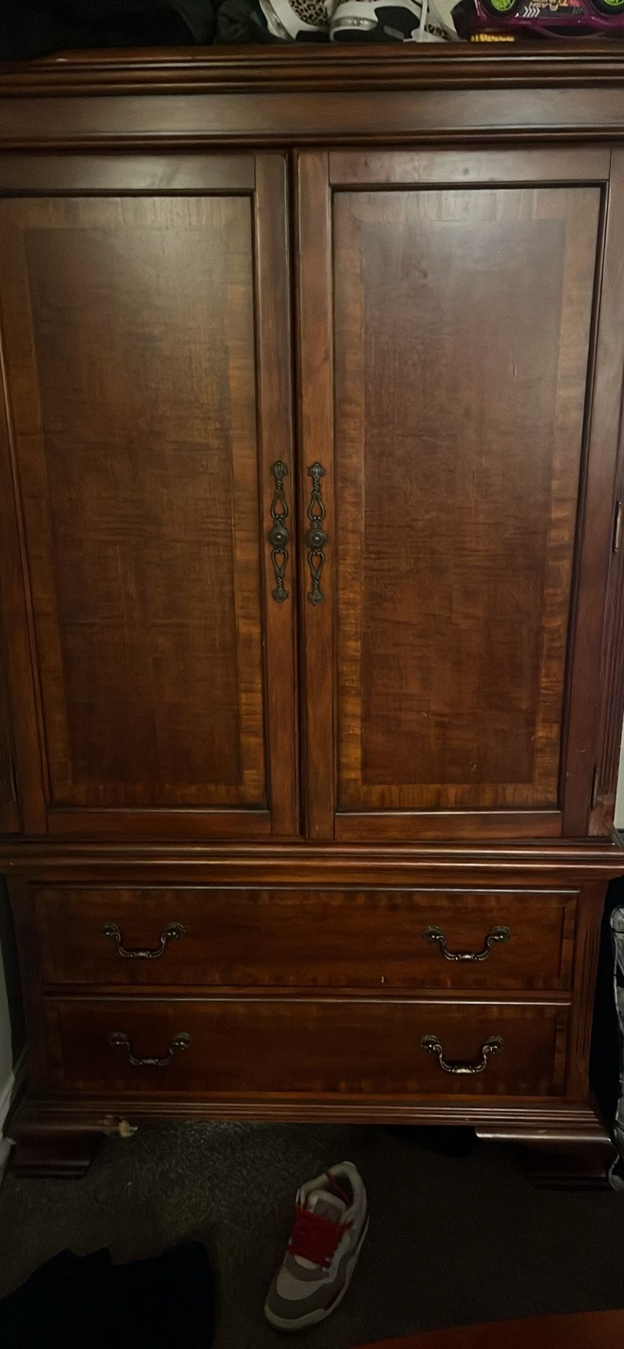 Armoire Closet