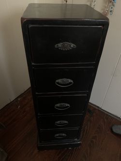 Solid 5 drawer storage chest