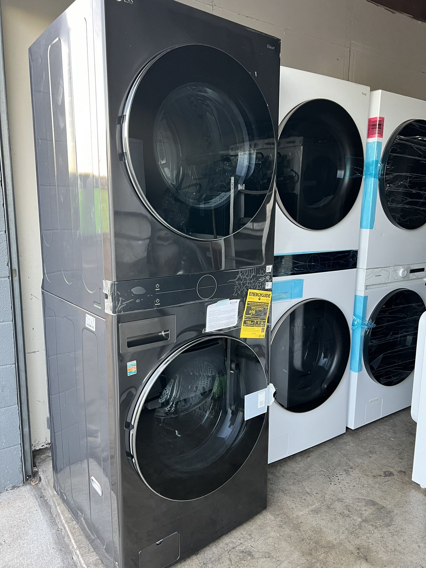 Washer And Dryer Set  Open  Box    LG.  Tower